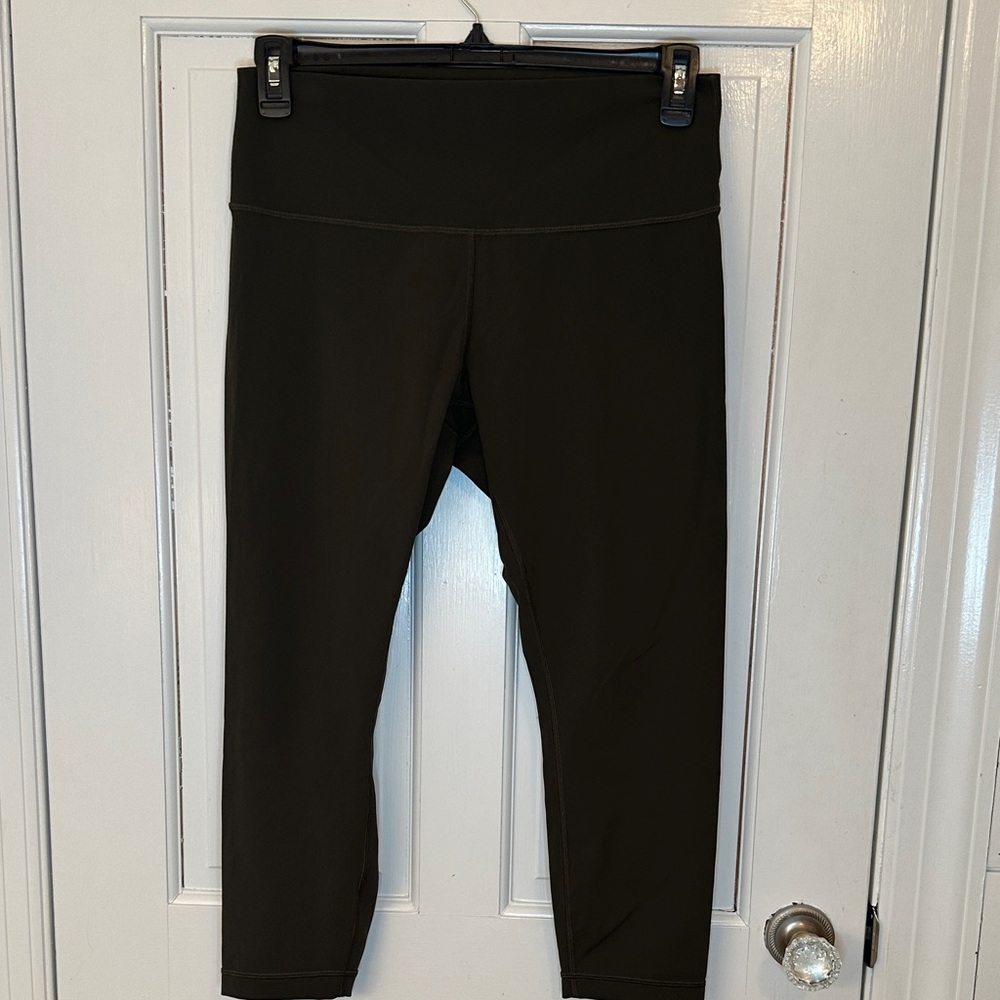 Lululemon Dark Green Wunder Under Crop Leggings‎ size 12 EUC